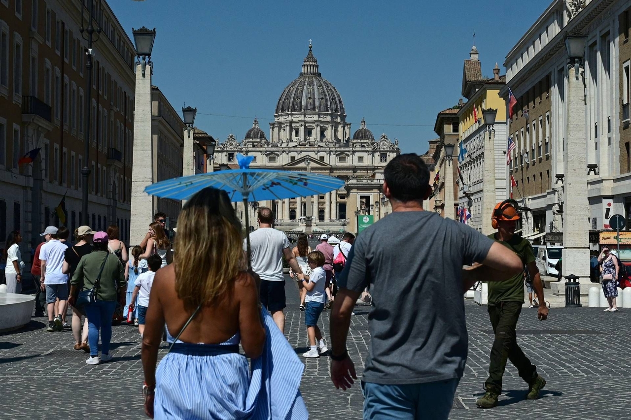 Record heat doesn't let go of Italy, 18 cities with red flag today and tomorrow