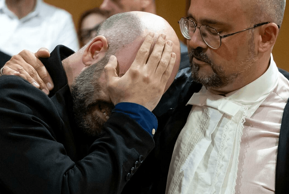 Saviano ze łzami w oczach po skazaniu szefa: „Ukradli mi życie”.