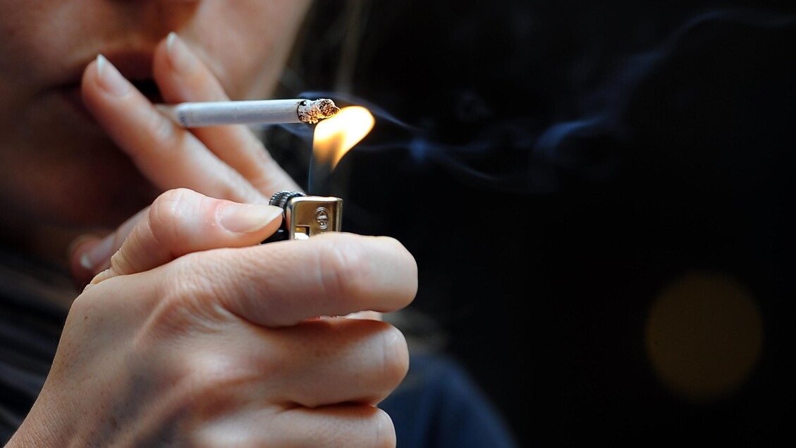 ESPECIAL DO CONGRESSO DA AIOM: Cada cigarro rouba 20 minutos de vida, custando ao NHS (Serviço Nacional de Saúde do Reino Unido) 25 bilhões de dólares.