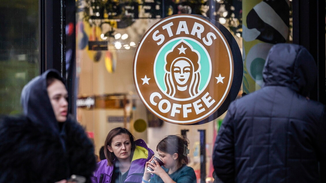 Starbucks streicht 1.100 Stellen, „positioniert sich für die Zukunft“