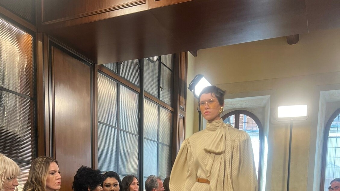 Gucci Cruise 2026 interpretiert das Archiv neu, Modenschau in Florenz