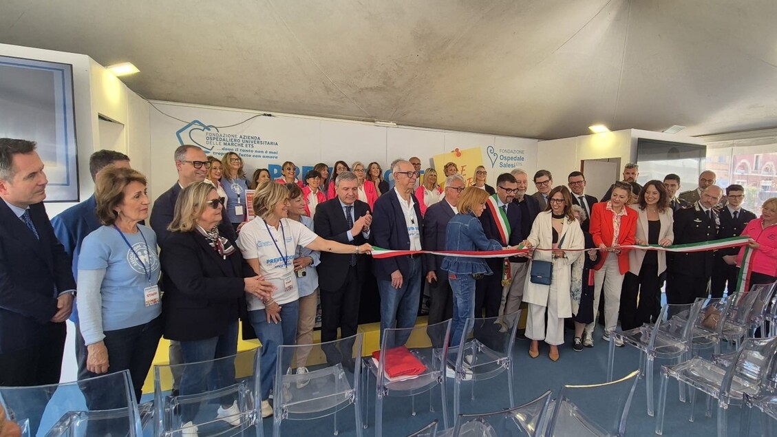 Piazza Pertini'de ücretsiz tıbbi ziyaretler, testler ve spor aktiviteleri