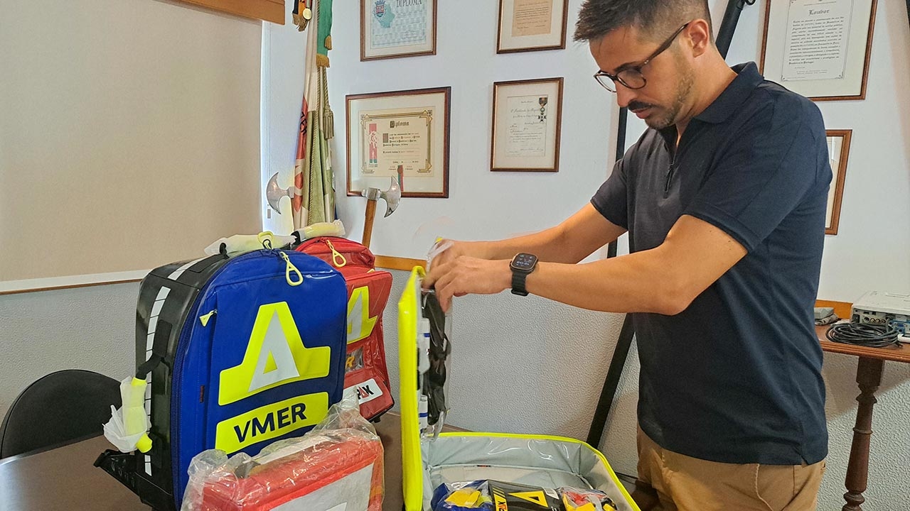 Portimão: Gemeente biedt nieuwe draagbare echografie-machine aan VMER do Barlavento aan