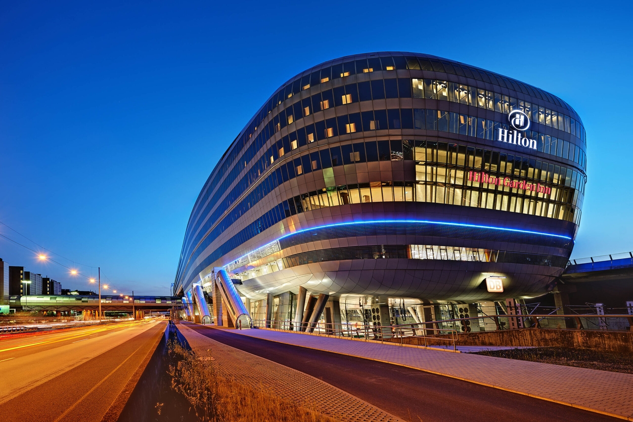 Два отеля в одном месте: отели Hilton в аэропорту Франкфурта сочетают комфорт и первоклассное транспортное сообщение