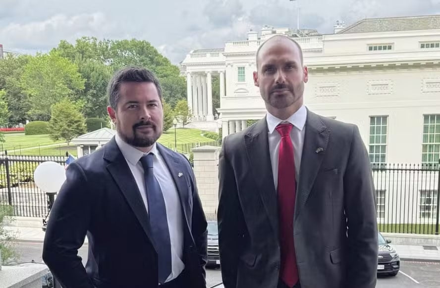 Fiscalía General acusa a Eduardo y Paulo Figueiredo de coacción en beneficio de Jair Bolsonaro