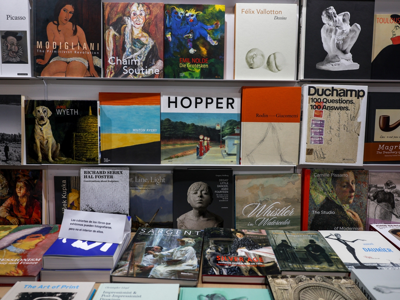 Libros de arte en la Feria del Libro 2025: precios, títulos destacados y rarezas