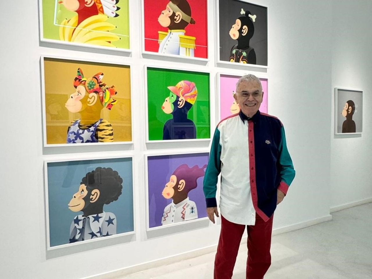 Edgardo Giménez, una pop star con 1942 scimmie dall'aspetto raffinato
