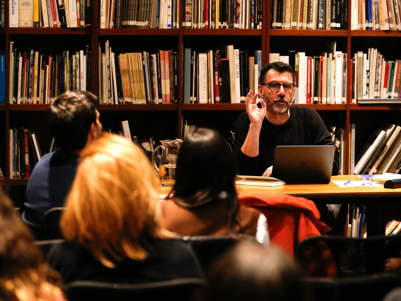 Alles, was in einer Klasse passiert von Alberto Fuguet: „Literatur sollte keine Angst davor haben, zu stören“