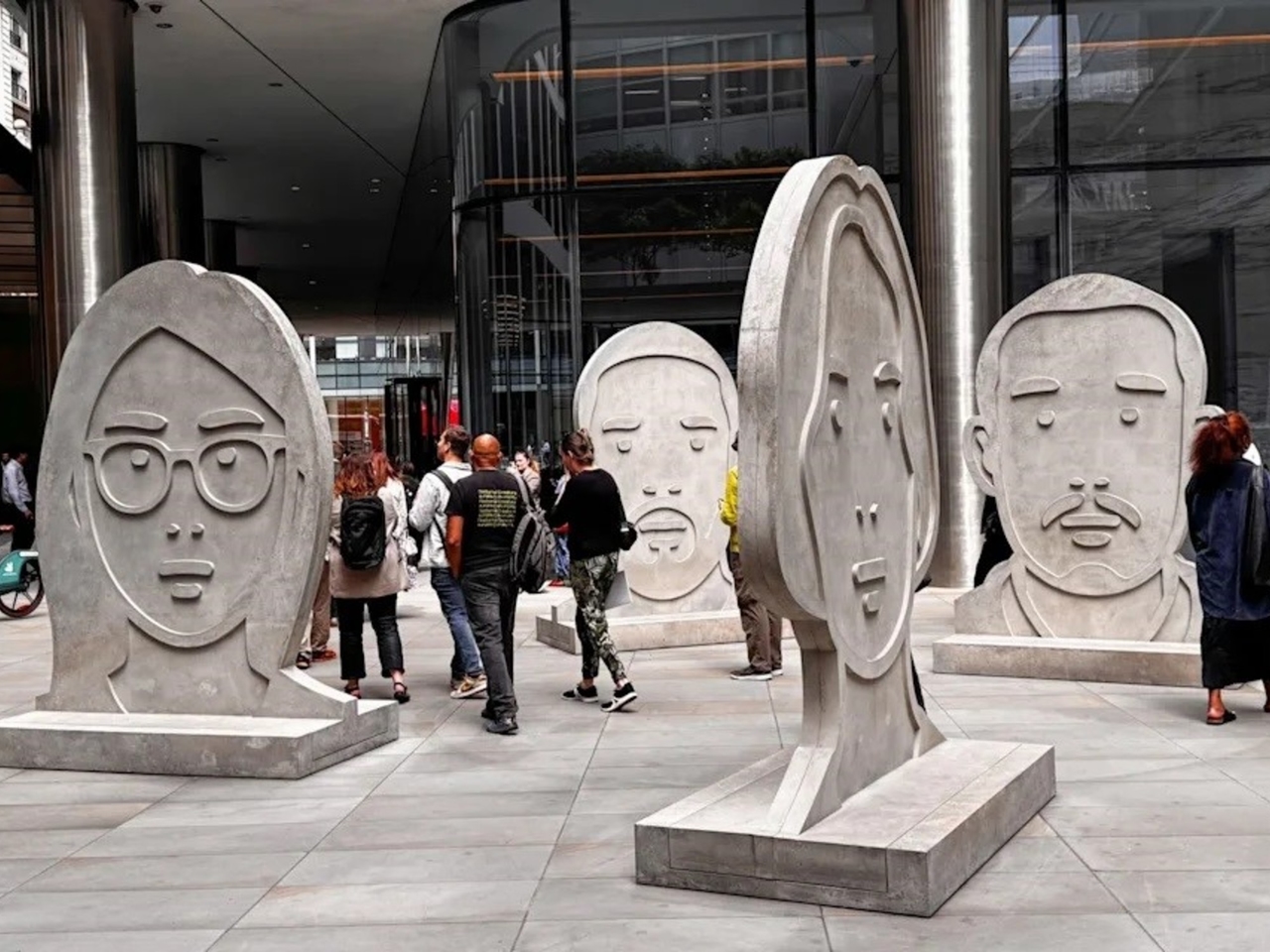 Londra esplora le sue radici e il suo passato romano con opere di Ai Weiwei e di talenti emergenti.