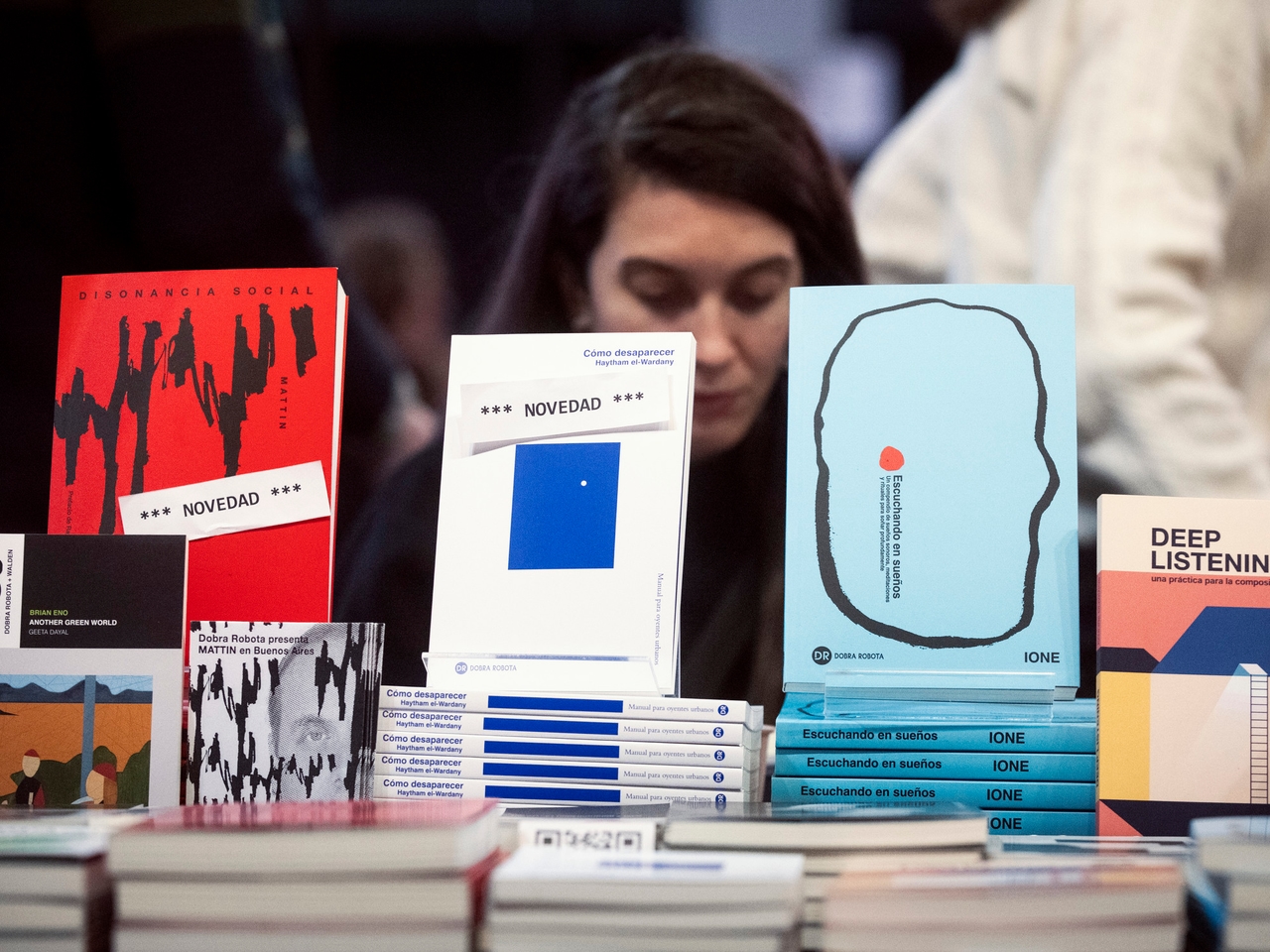 Fiera degli editori: una mappa per trovare 10 perle letterarie alla FED 2025, che inizia oggi.