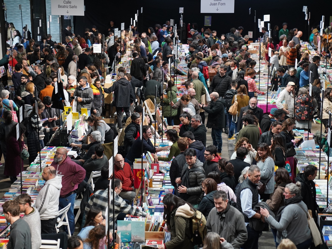 De FED 2025 ging van start met erkenning voor het werk van boekverkopers en een ticket voor de boekenbeurs van Guadalajara.
