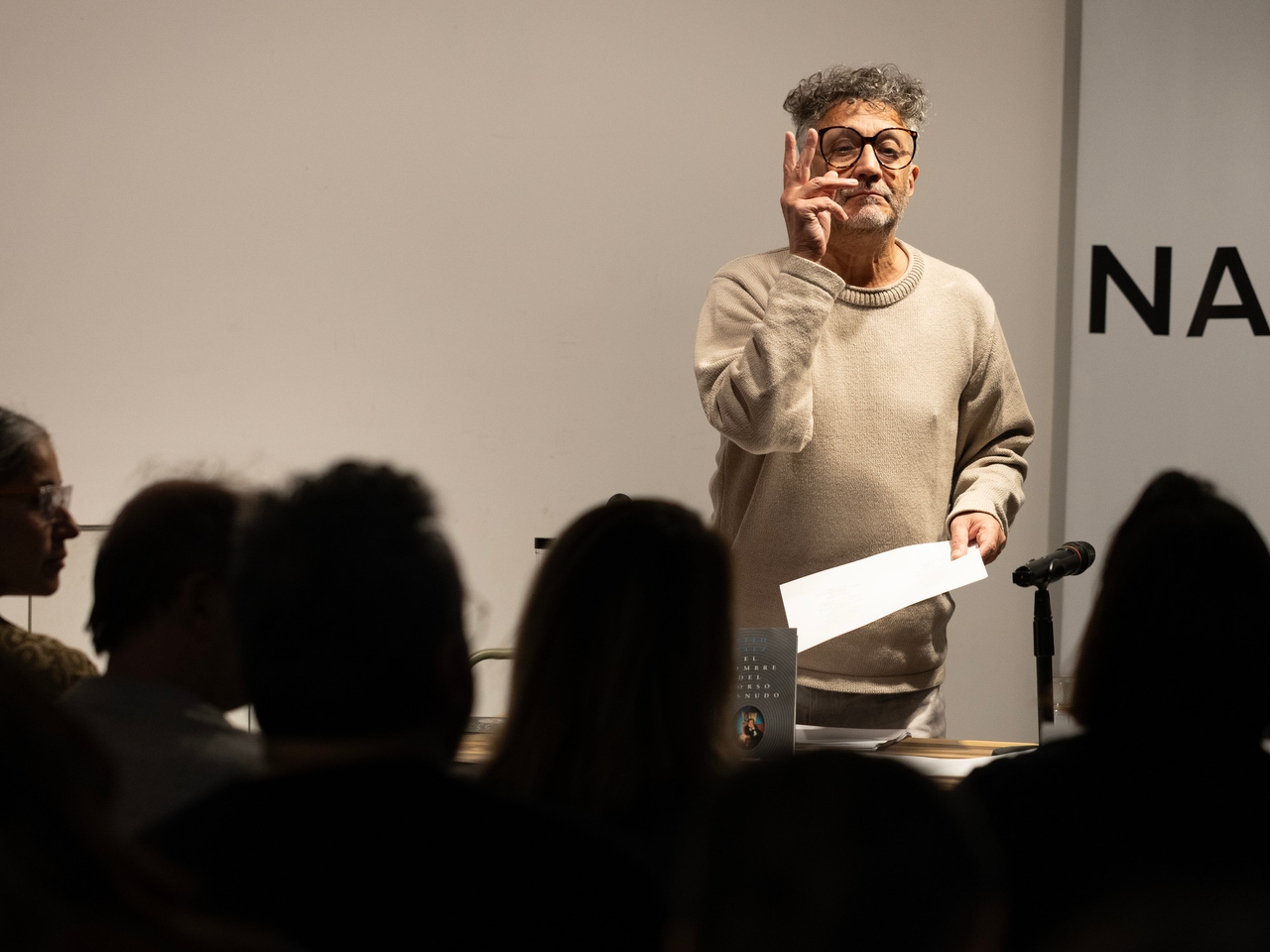 Fito Páez: Fabiana Cantilo ve Cecilia Roth'a göndermeler içeren bir şiir kitabı ve bağlantıların bir haritası