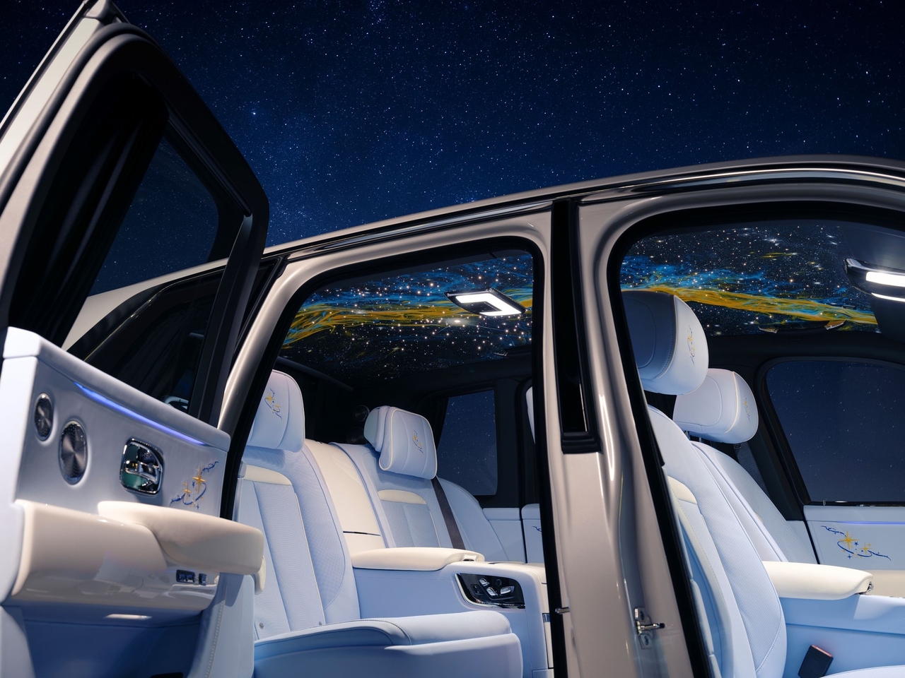 Le souhait d'un enfant de quatre ans : un billet de plusieurs millions de dollars : voici la Rolls-Royce avec la Voie Lactée sur son toit.
