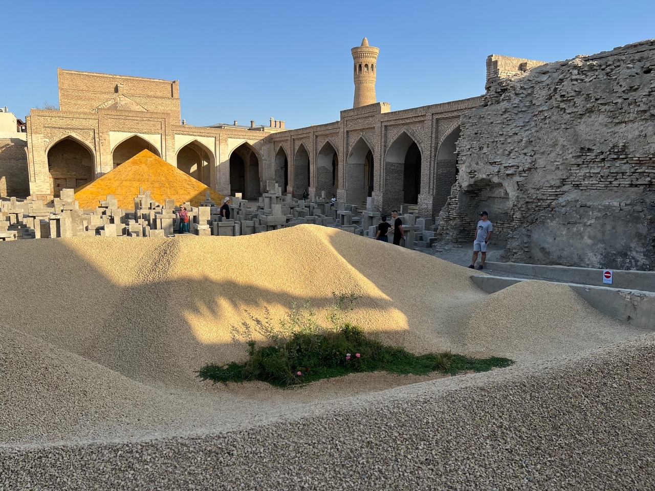 No Uzbequistão, a primeira Bienal de Bukhara é uma feliz surpresa para 2025.