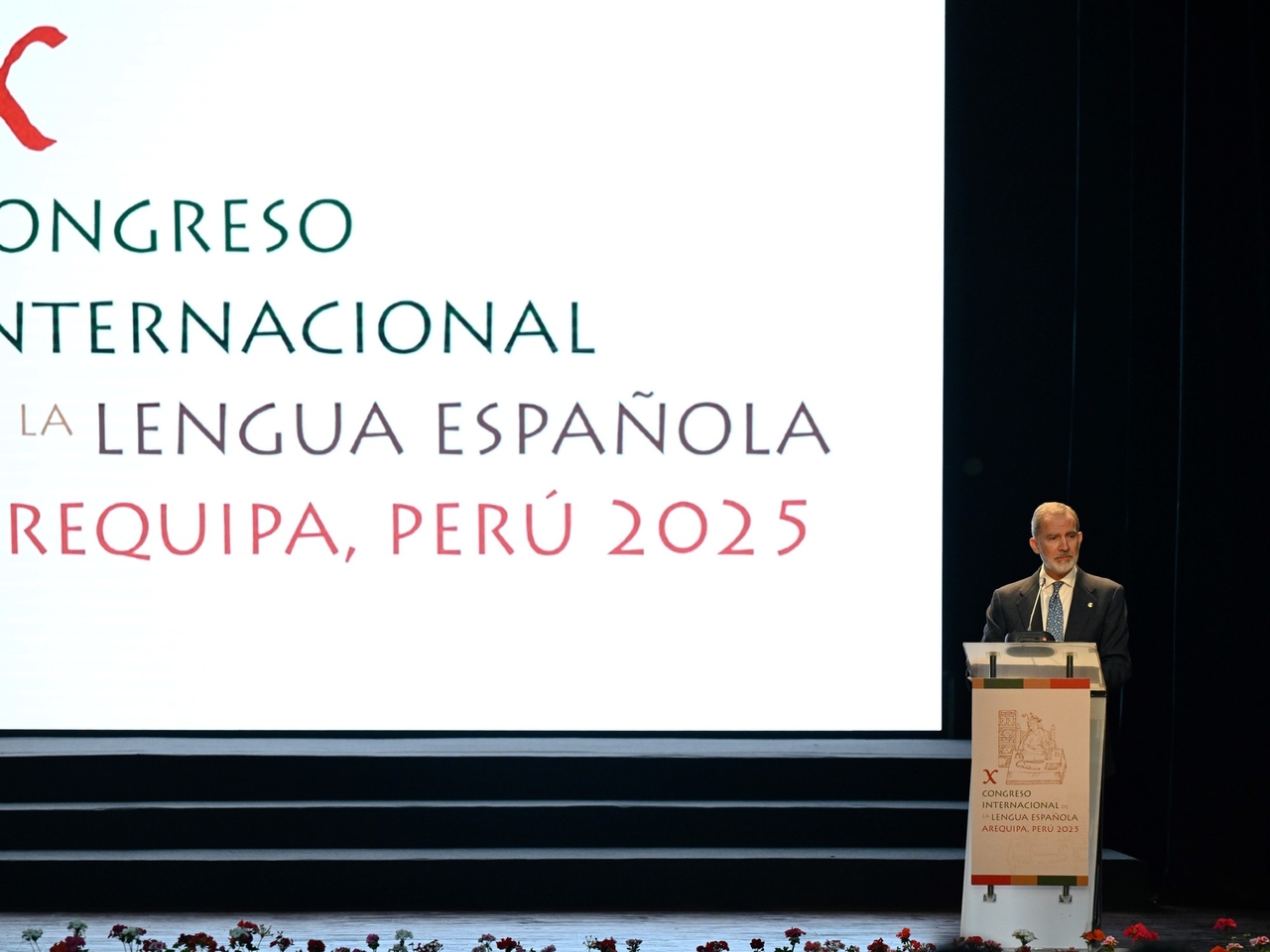 À medida que a controvérsia linguística aumentava, Felipe VI pediu harmonia em Arequipa.
