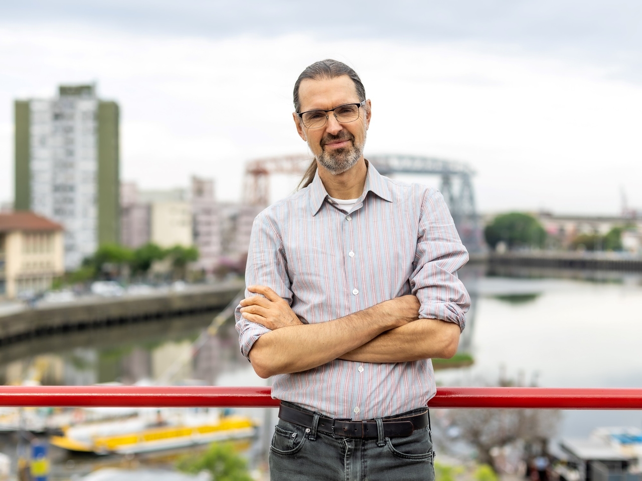 Daniel Canogar: sztuka brudzenia sobie rąk cyfrowymi śmieciami