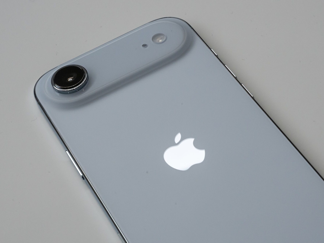 Невыполнимая задача Apple: в сеть попал план по спасению iPhone Air от провала.