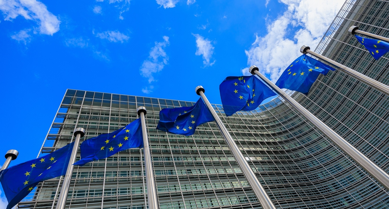 EU pakt scheepsemissies aan, groen licht voor vrijstellingen voor automobielen