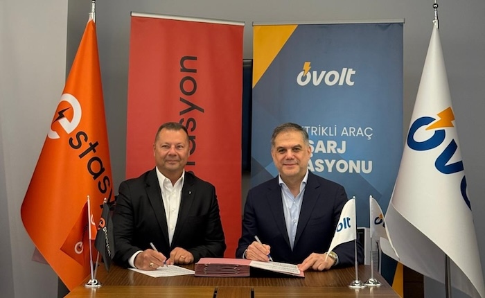 Collaborazione nelle reti di ricarica: Estation, Ovolt e Sharz.net