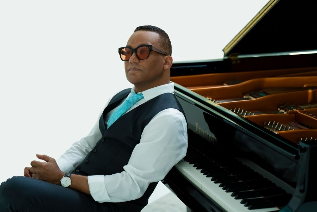 Gonzalo Rubalcaba inaugura Pomigliano Jazz con un homenaje a Pino Daniele: adelanto del nuevo disco “For Pino”