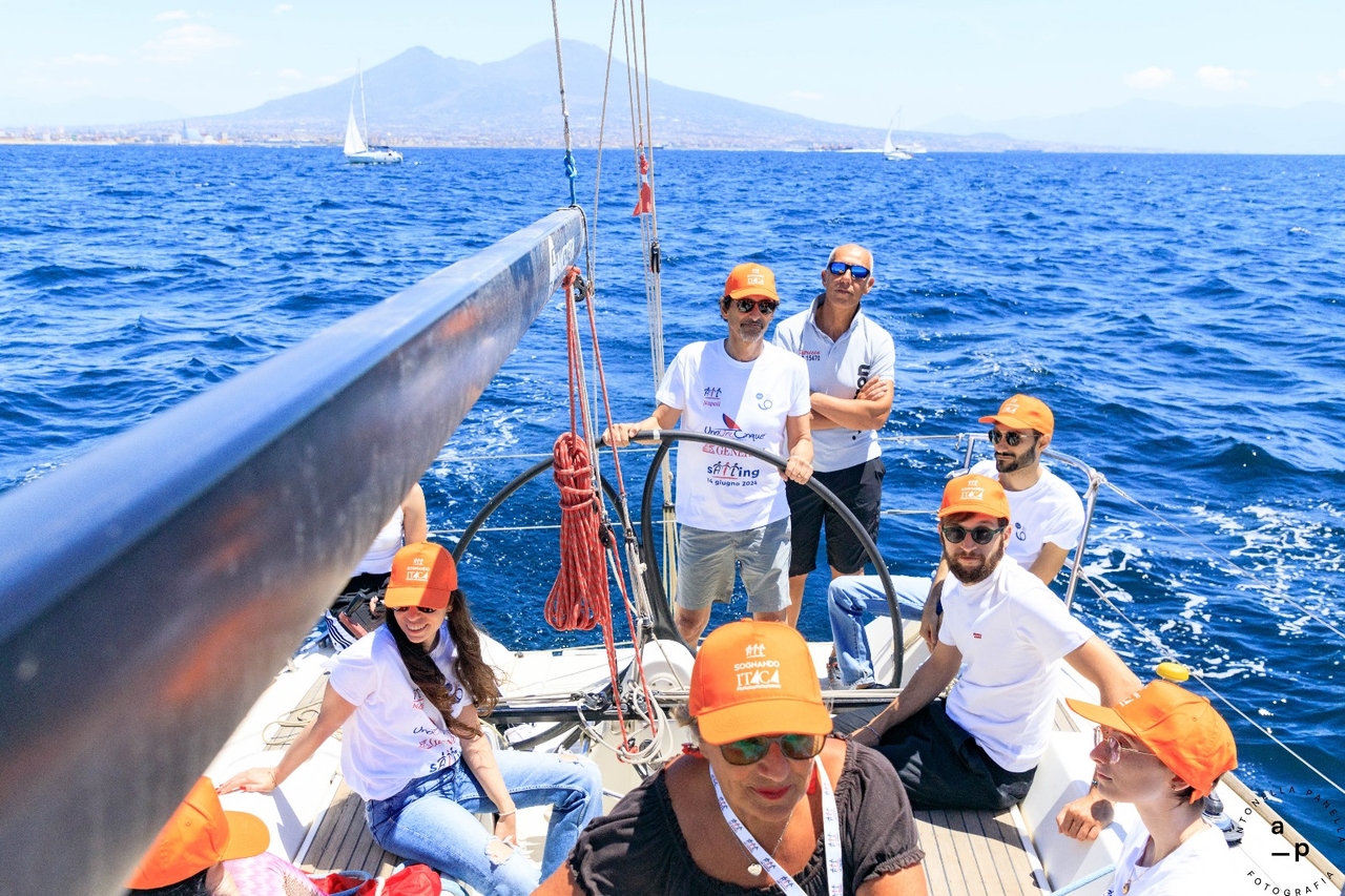 Onkoloji ve hematoloji hastalarına yönelik yelken terapisi: Napoli Körfezi'nde tekne gezisi