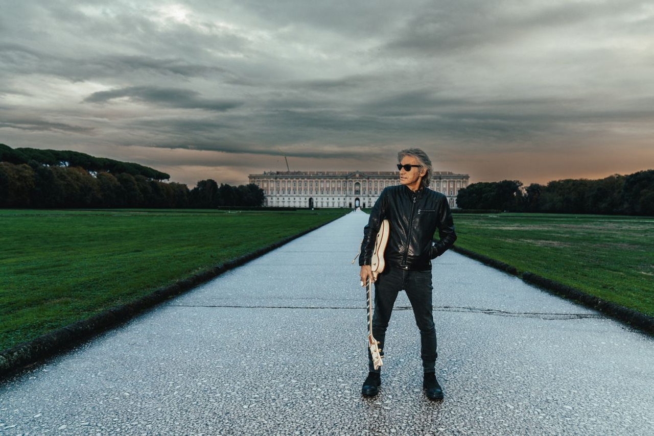 O Palácio Real de Caserta, em Ligabue, está esgotado: a segunda etapa de "La notte di Certe Notti" começa no dia 6 de setembro.