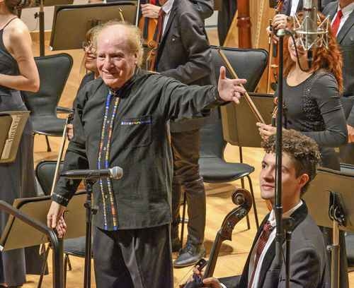 “Le orchestre sono politiche; lavorano per un bene comune: la musica.”