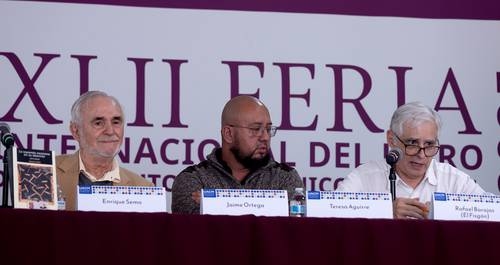Alla fiera del libro IPN, Semo ha chiesto di “rivoluzionare le menti e le coscienze”.