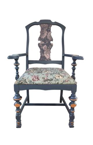 The symbolic, political, and religious power of chairs is revealed in Oaxaca.