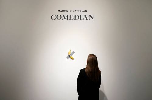 Pompidou'da duvara yapışmış muzu ısıran ziyaretçi, Maurizio Cattelan