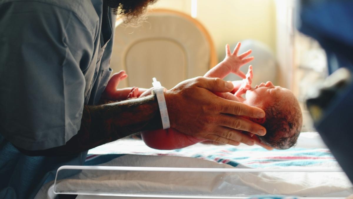 Schlüssel zur Pflege eines Frühgeborenen im Krankenhaus und zu Hause