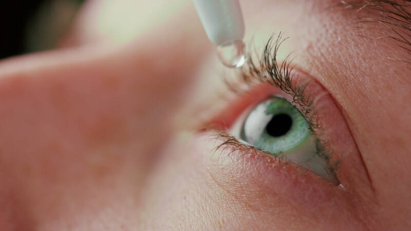 Automedicación: ayuda con los ojos secos