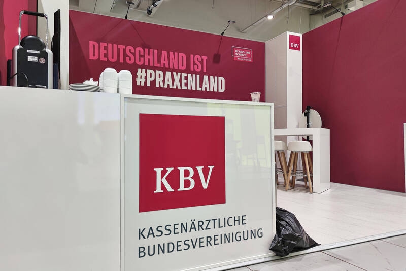 Vacunación, intercambio, dispensación de recetas: Los médicos analizan la reforma farmacéutica