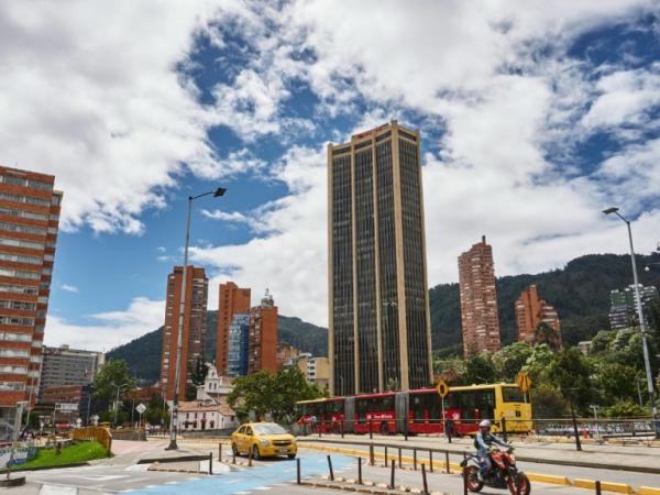 Wenn Sie in Bogotá leben, machen Sie Ihr Portemonnaie bereit, denn es stehen Ihnen zwei Steuerreformen bevor.