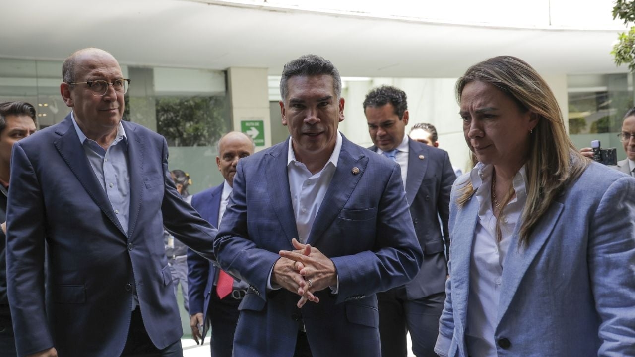 After the brawl, "Alito" Moreno attends the extraordinary session called by Noroña.