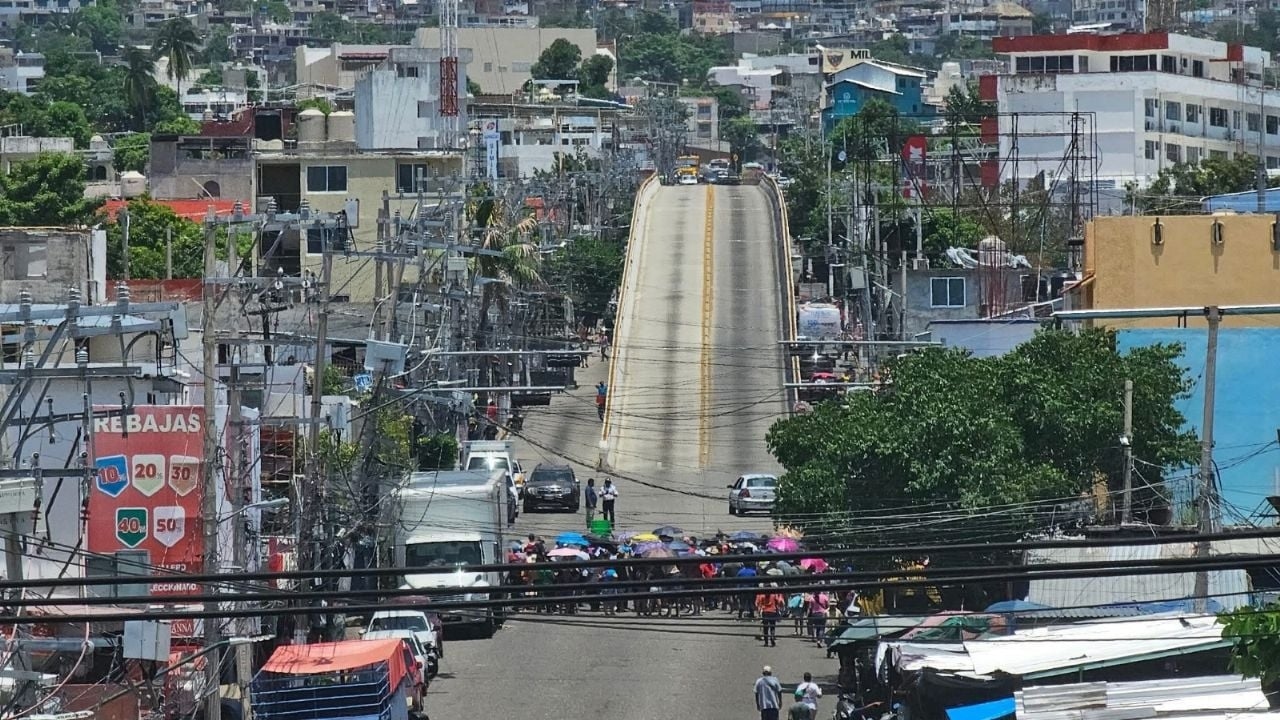 Viale bloccato ad Acapulco dopo l'arresto di presunti estorsori al Mercato Centrale