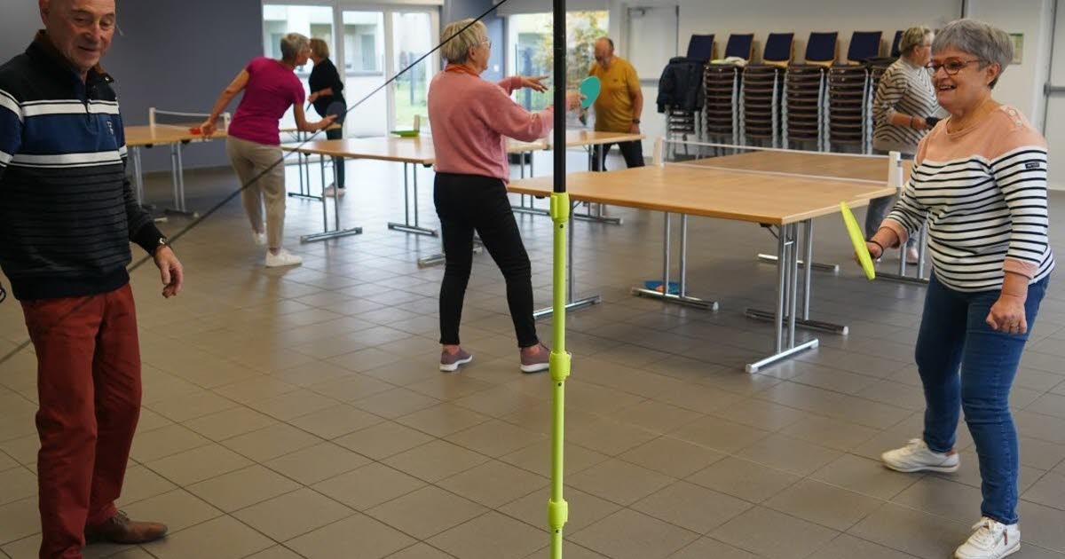 Pulnoy. Las raquetas de nieve son populares entre las personas mayores.