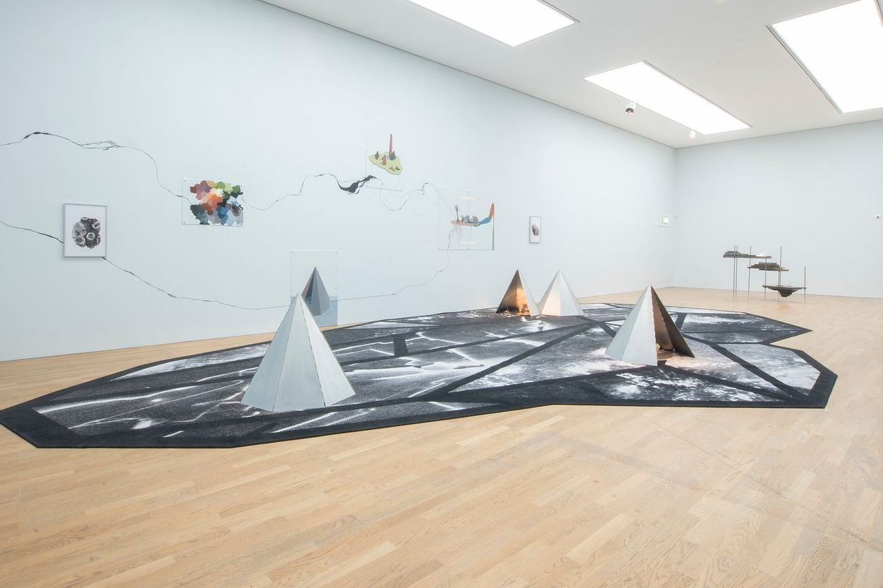 No Museu de Arte Moderna de Paris, Otobong Nkanga, a voz das pedras
