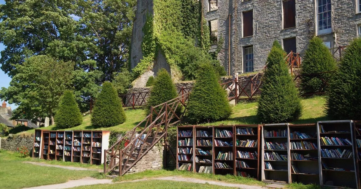 Ein Paradies für britische Bücherliebhaber mit einem märchenhaften Schloss und einer unerwarteten Attraktion