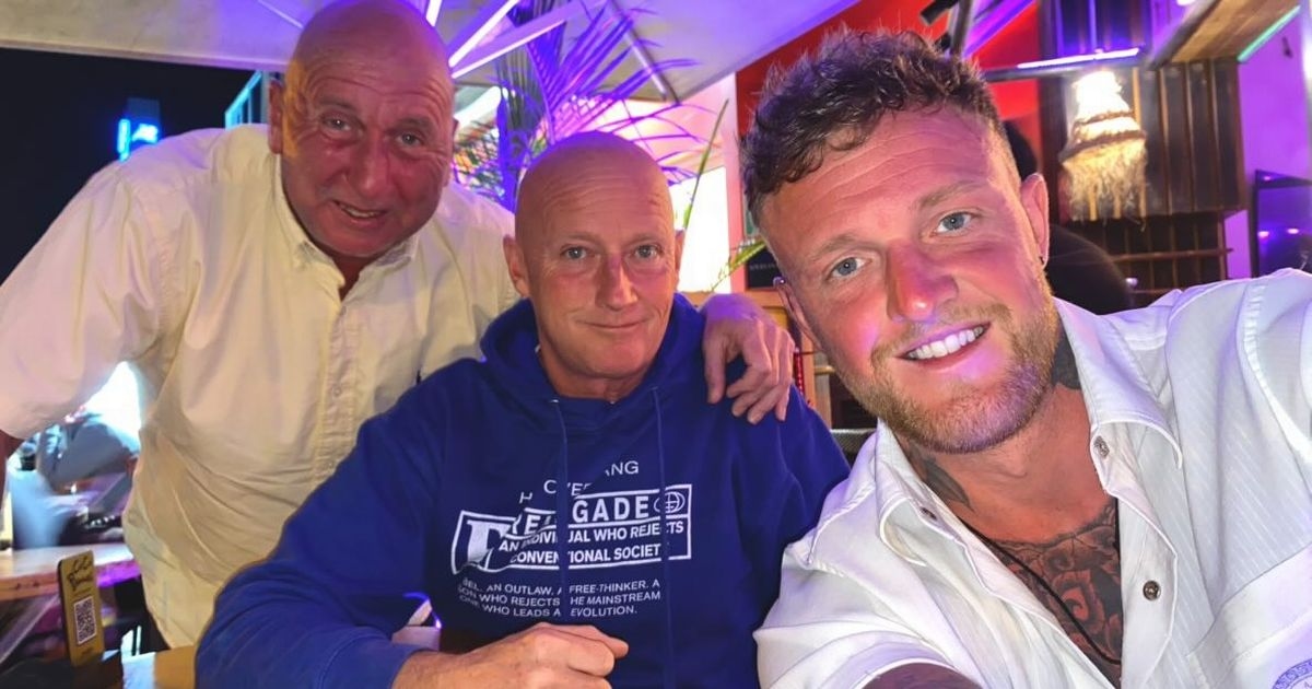 Un británico deja a su esposa en el Reino Unido para pasar la Navidad en Tenerife con sus amigos; "ella estaba disgustada".