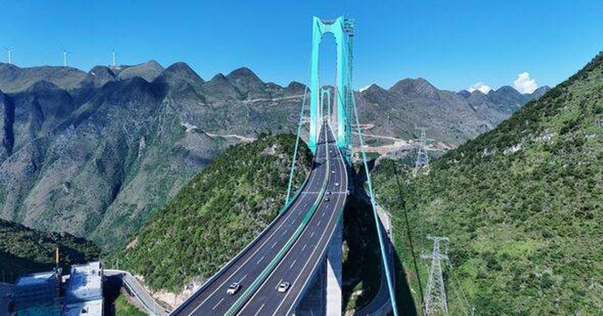 Die höchste Brücke der Welt wird eröffnet und verkürzt die Reisezeit von 2 Stunden auf Minuten.