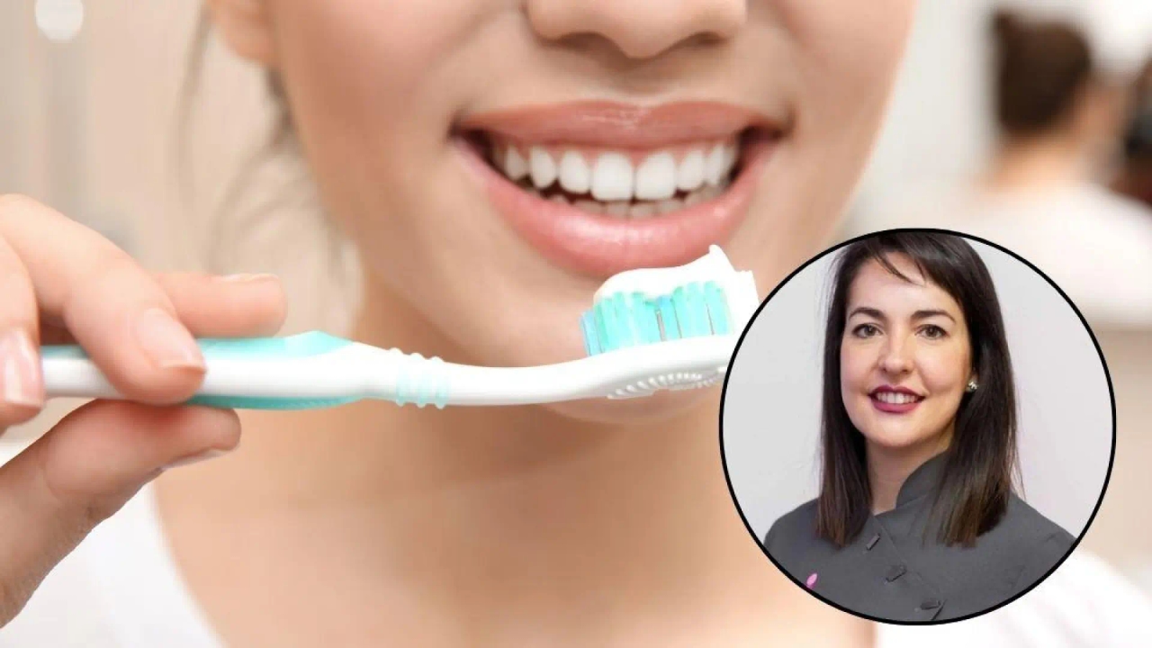 Janira Sánchez, dentista: "Enxaguar com água depois de escovar os dentes é como jogar pasta de dente no ralo."