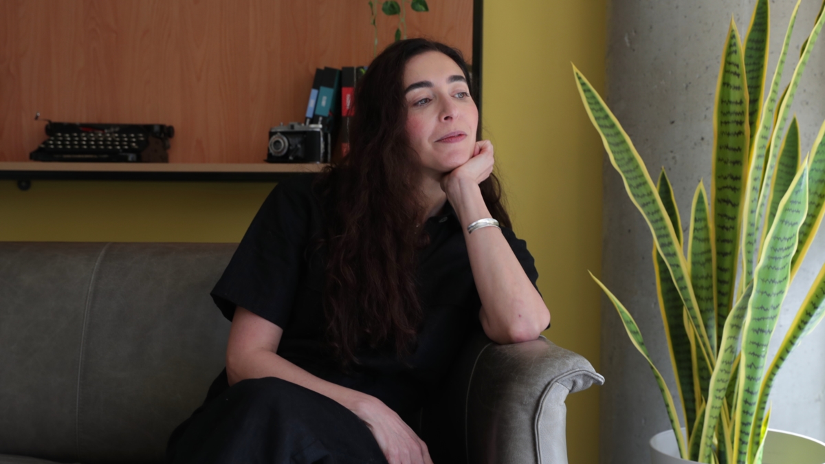 Fernanda Trías ganha o Prêmio Literário Sor Juana Inés de la Cruz 2025 por seu romance "A Montanha das Fúrias".