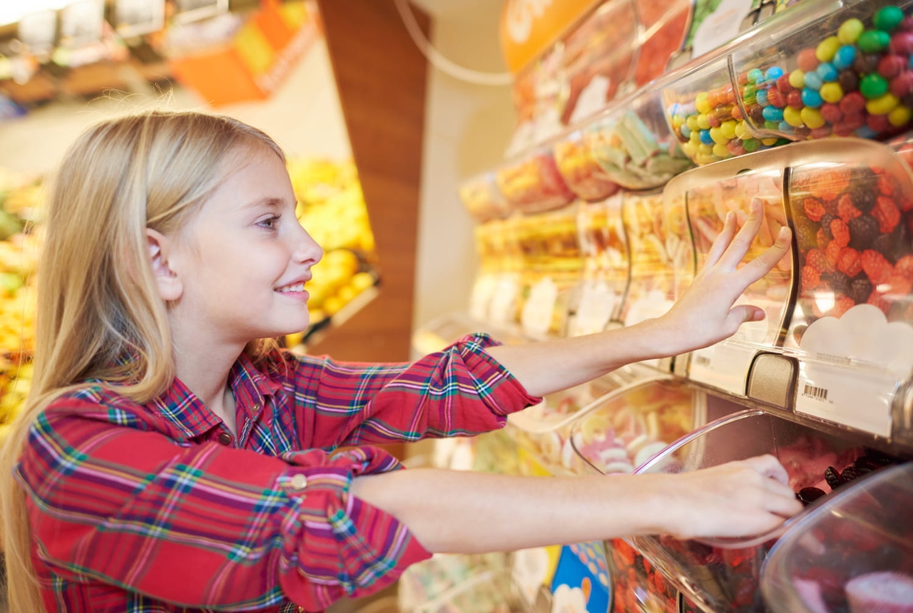 ¿Prohibir los dulces a los niños? Mala idea, este pediatra da consejos mucho mejores.