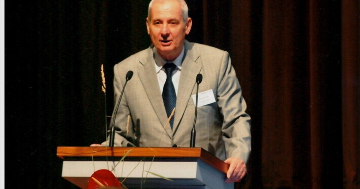 Un cerebro que no se desperdicia. Un homenaje al profesor Scrosati, pionero en los estudios sobre baterías de litio.