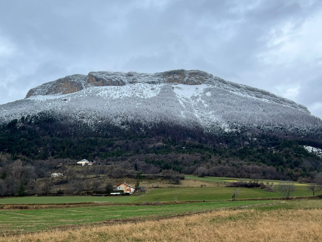 Niente inverno, niente sci. Una stazione sciistica europea smantella gli impianti di risalita