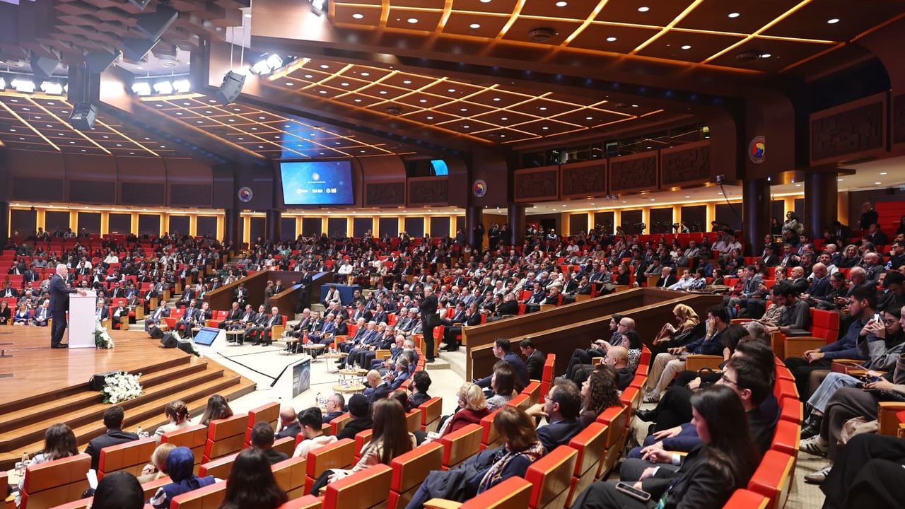 Minister Bolat: Wij kondigen het e-exportondersteuningspakketkredietprogramma aan.