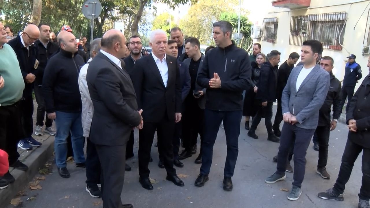 Gouverneurin Gül Kartal besichtigte ebenfalls das Gebäude, das wegen Rissen in den Säulen evakuiert worden war.