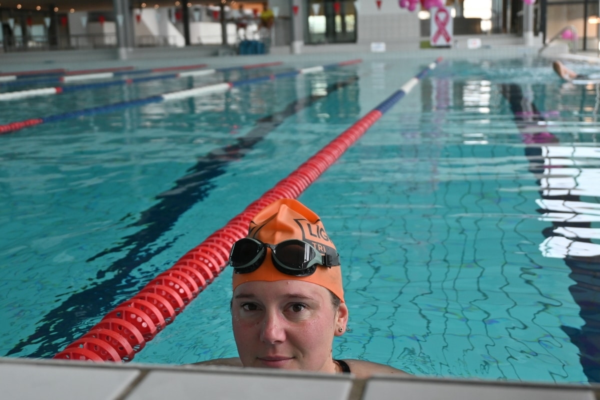 Octubre Rosa: Se exige al máximo en la travesía a nado de 24 horas por "aquellos que están luchando".