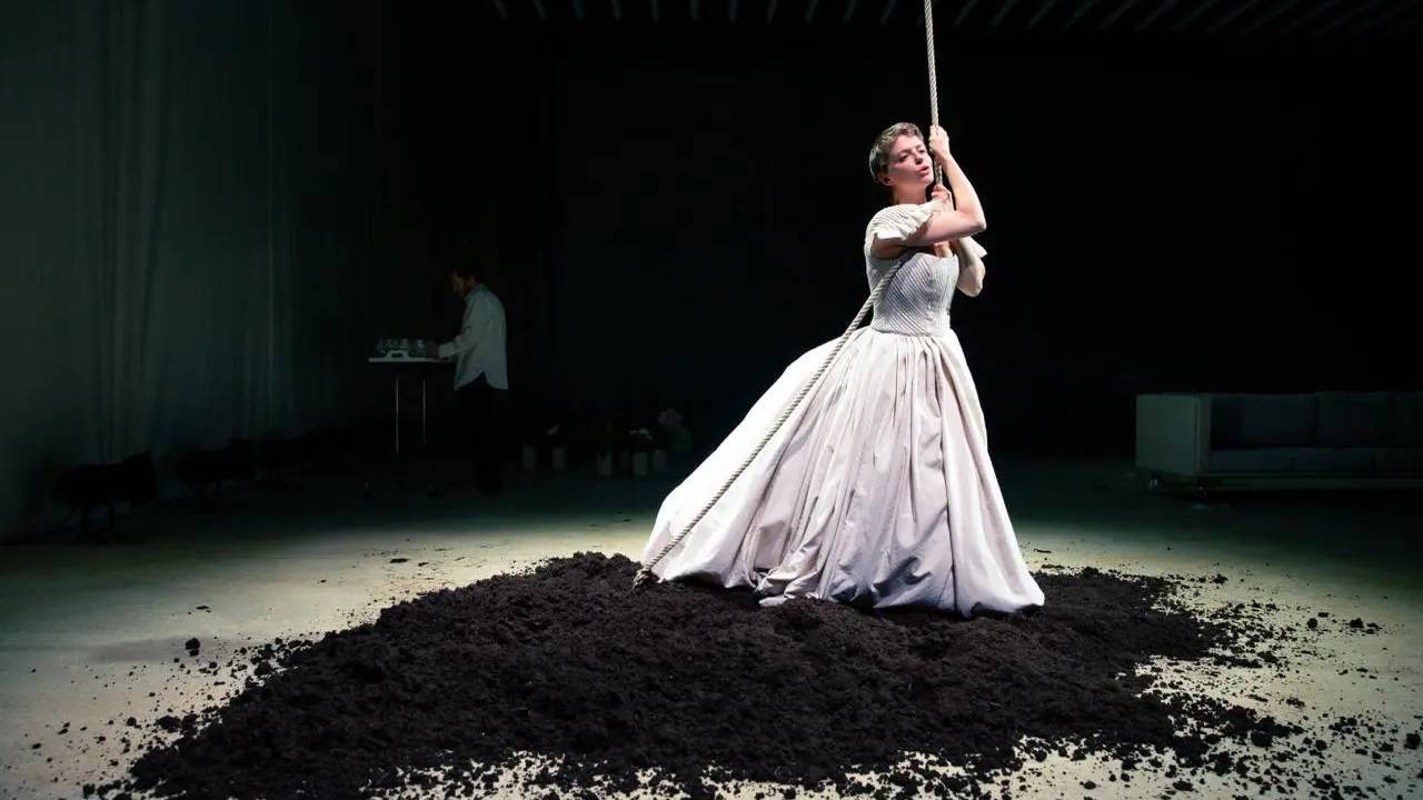 Impresiones del 29º Festival de Teatro de Estambul: Una narrativa trepidante